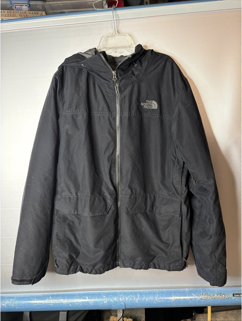 North Face, Mens Jacket/Coat. Size Medium, Black. NFOA2TC6 EUC
